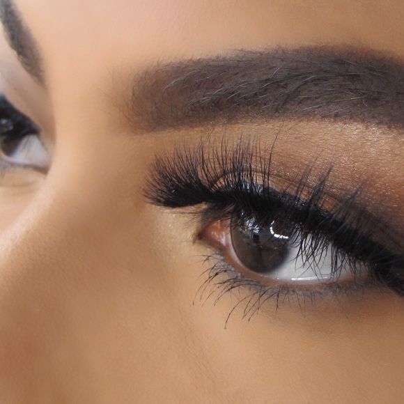 Lashes - Picture 2 of 8